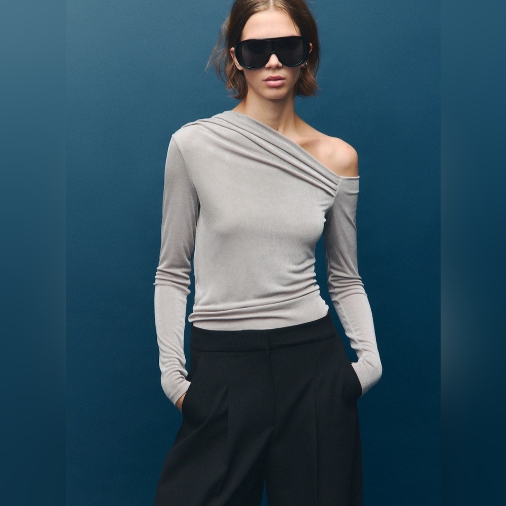 Mango Women's NWT Asymmetrical Long-sleeved Grey Shimmer Top. Size M
